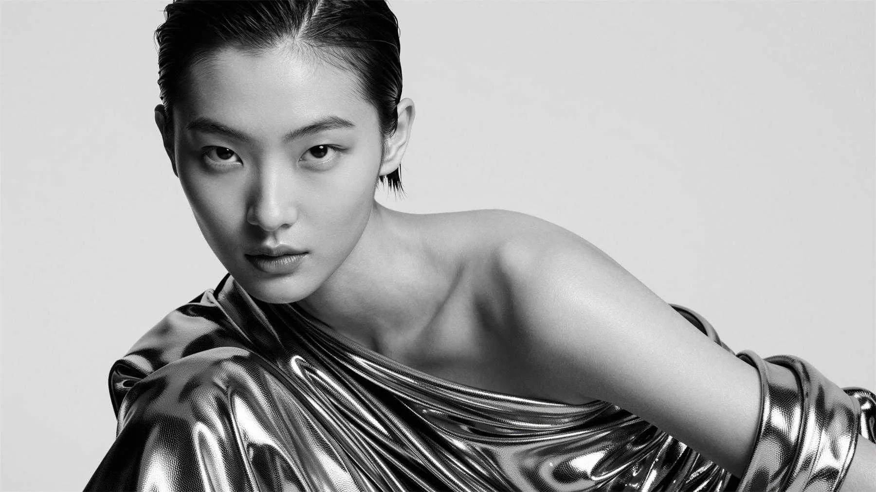 【Z-Image-LoRA】BEYOND REALITY 一个追求胶片美学与极致纹理的Z时代人像模型